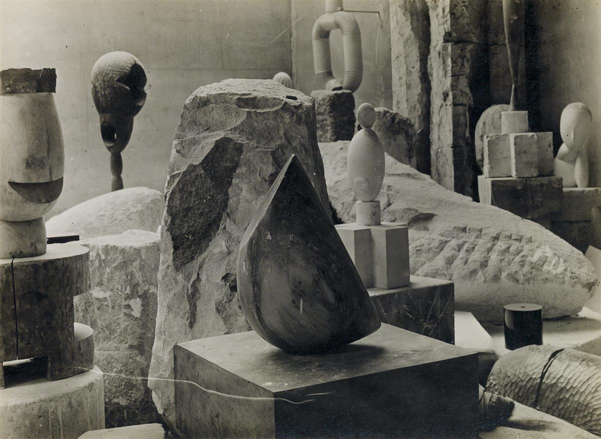 CONSTANTIN BRÂNCUSI (1876-1957) Vu datelier [The artists studio].